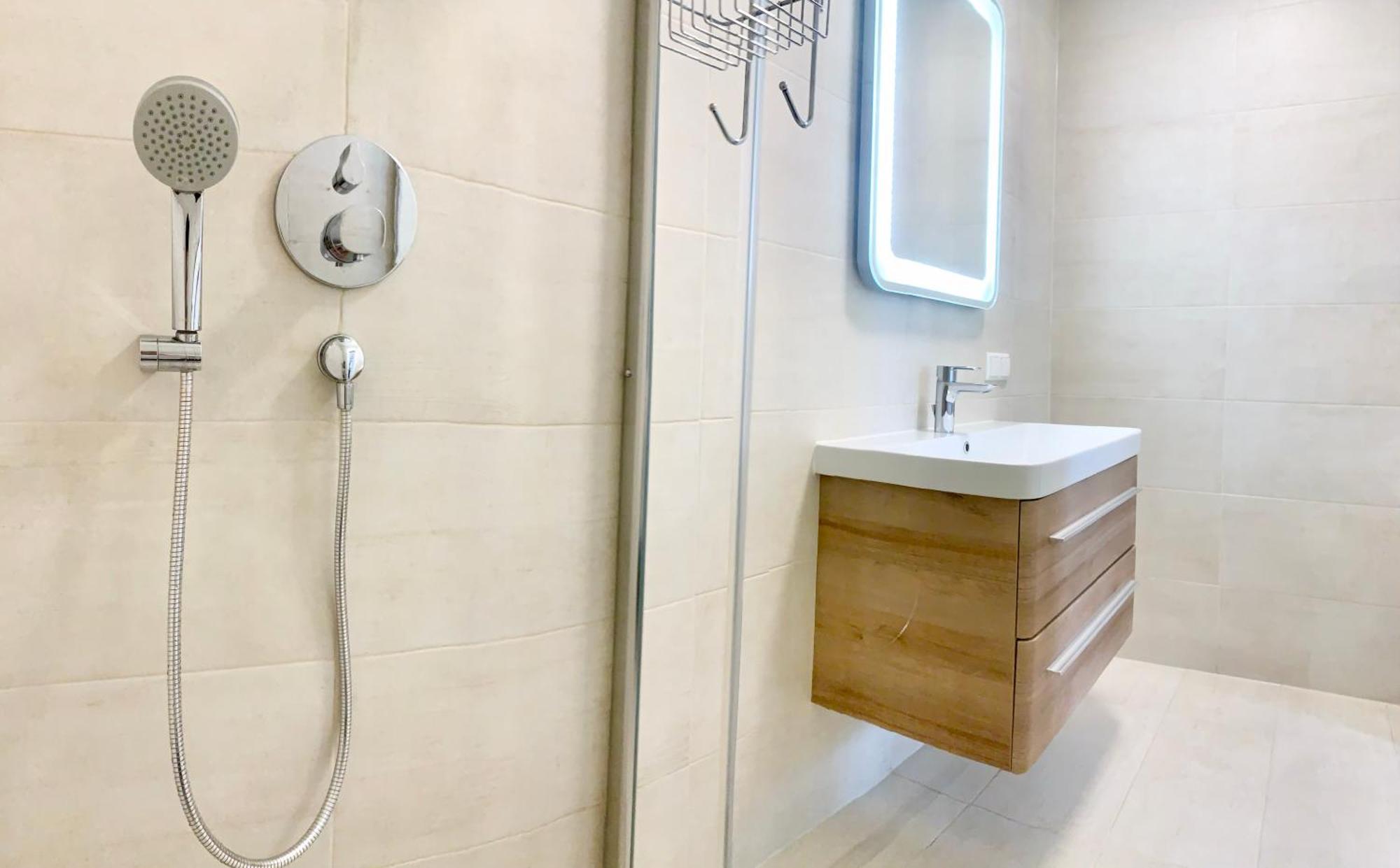 Wohnung Mit Terrasse + Parkplatz Wina Bagian luar foto