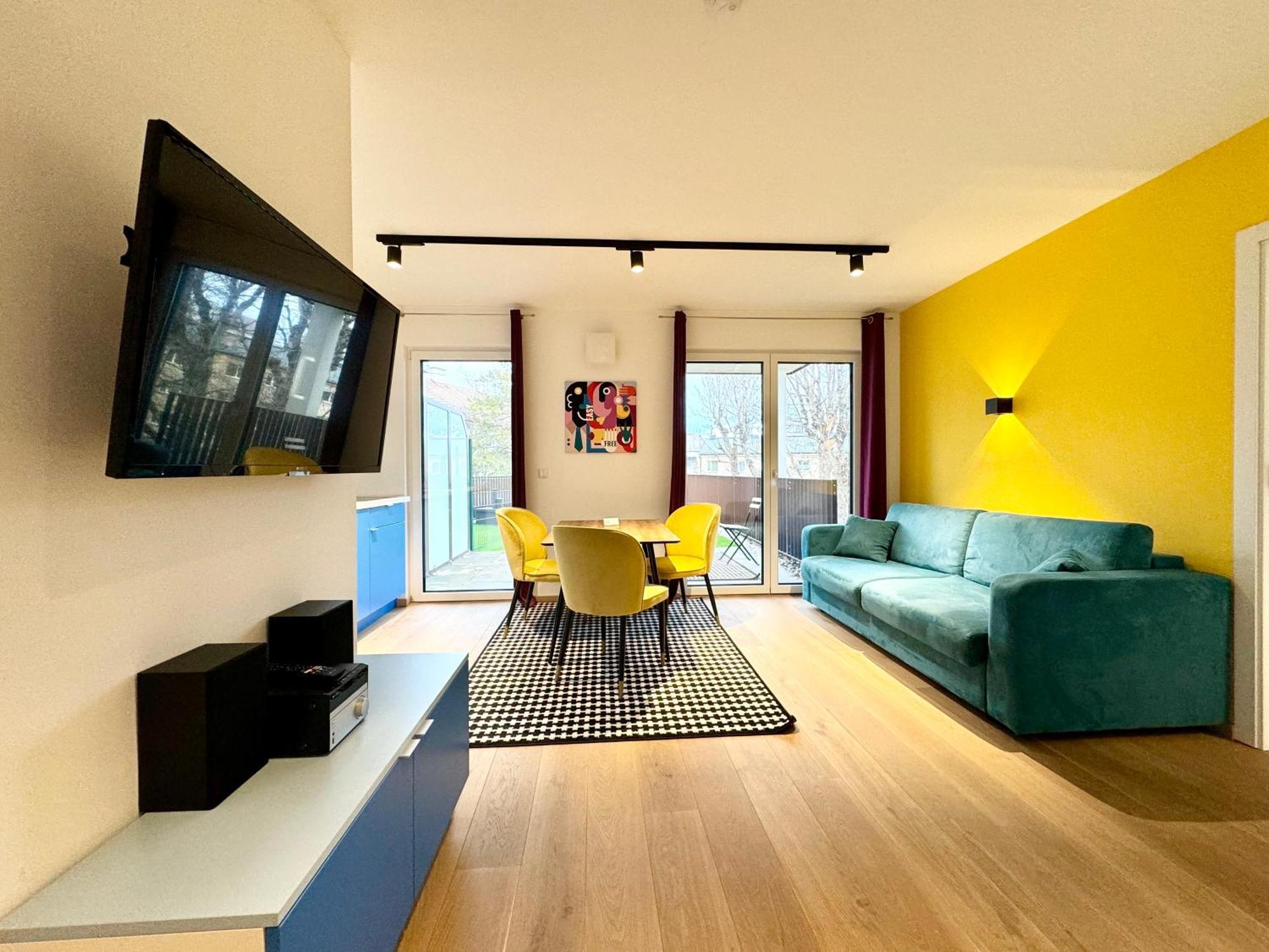 Wohnung Mit Terrasse + Parkplatz Wina Bagian luar foto