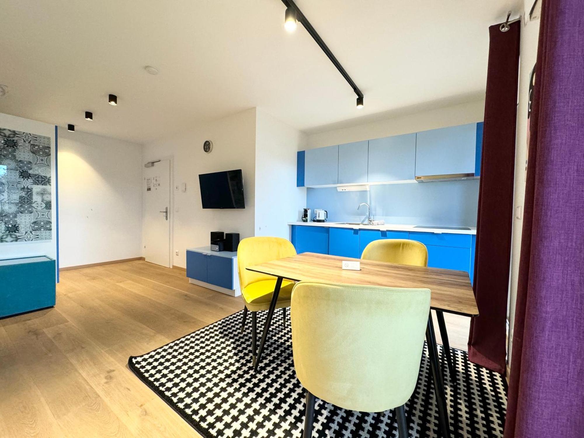 Wohnung Mit Terrasse + Parkplatz Wina Bagian luar foto