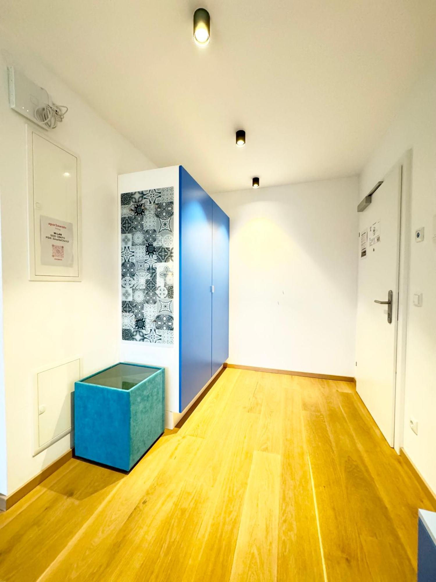 Wohnung Mit Terrasse + Parkplatz Wina Bagian luar foto