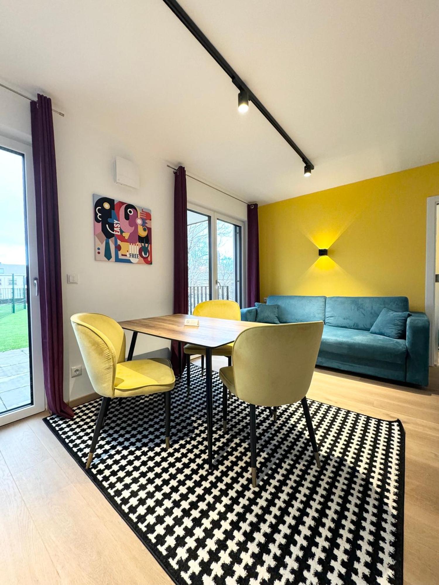 Wohnung Mit Terrasse + Parkplatz Wina Bagian luar foto